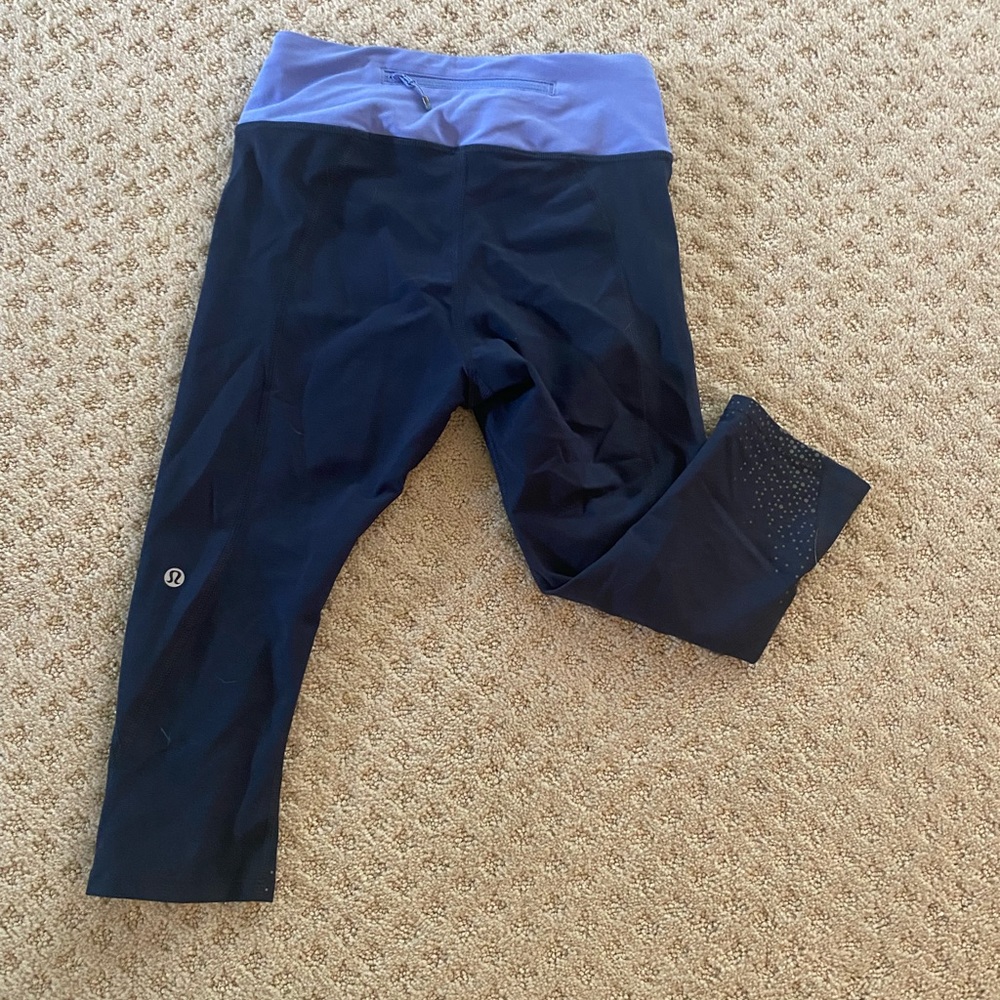 Lululemon mid rise navy blue capris